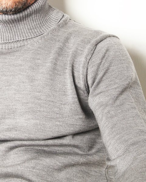 Maglia dolcevita in pura lana